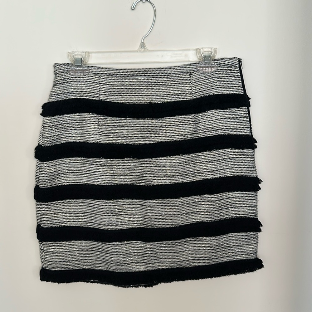 NWT Francesca’s Tweed Black White Mini Skirt Gold Shimmer M Fringe Detail Lined